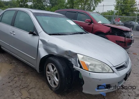 2007 Honda Accord 2.4 Ex z USA, uszkodzony, nr VIN 1HGCM568X7A088010